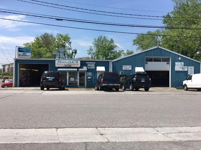 Exterior of Moore's Body & Mechanical Shop in Blacksburg, VA
